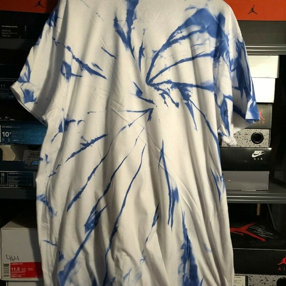 2Pac Wearing Duke Blue Devils Jersey Tie Dye Shirt - Picture 2 of 4